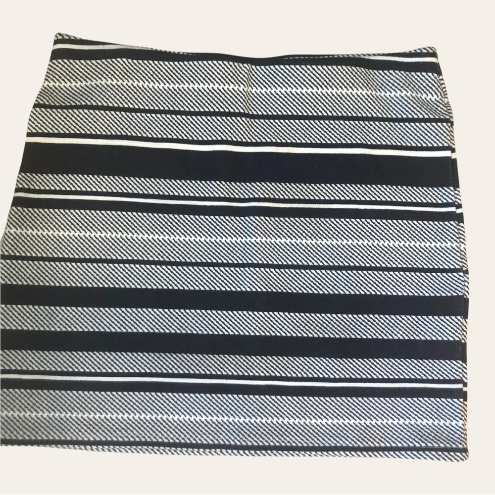 Mini skirt LOT of 2, dark denim zip and tie front and heavy thread stretch, Sz S - Picture 4 of 16